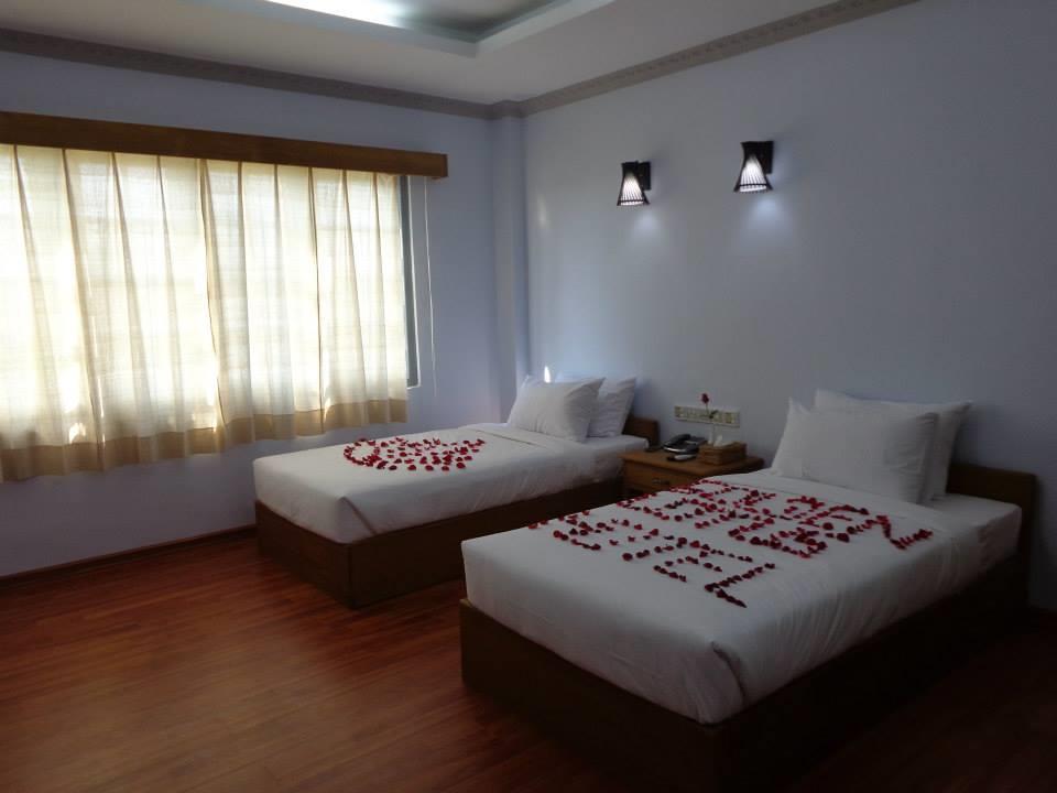 Golden Lotus Inle Hotel Nyaung Shwe Exterior foto