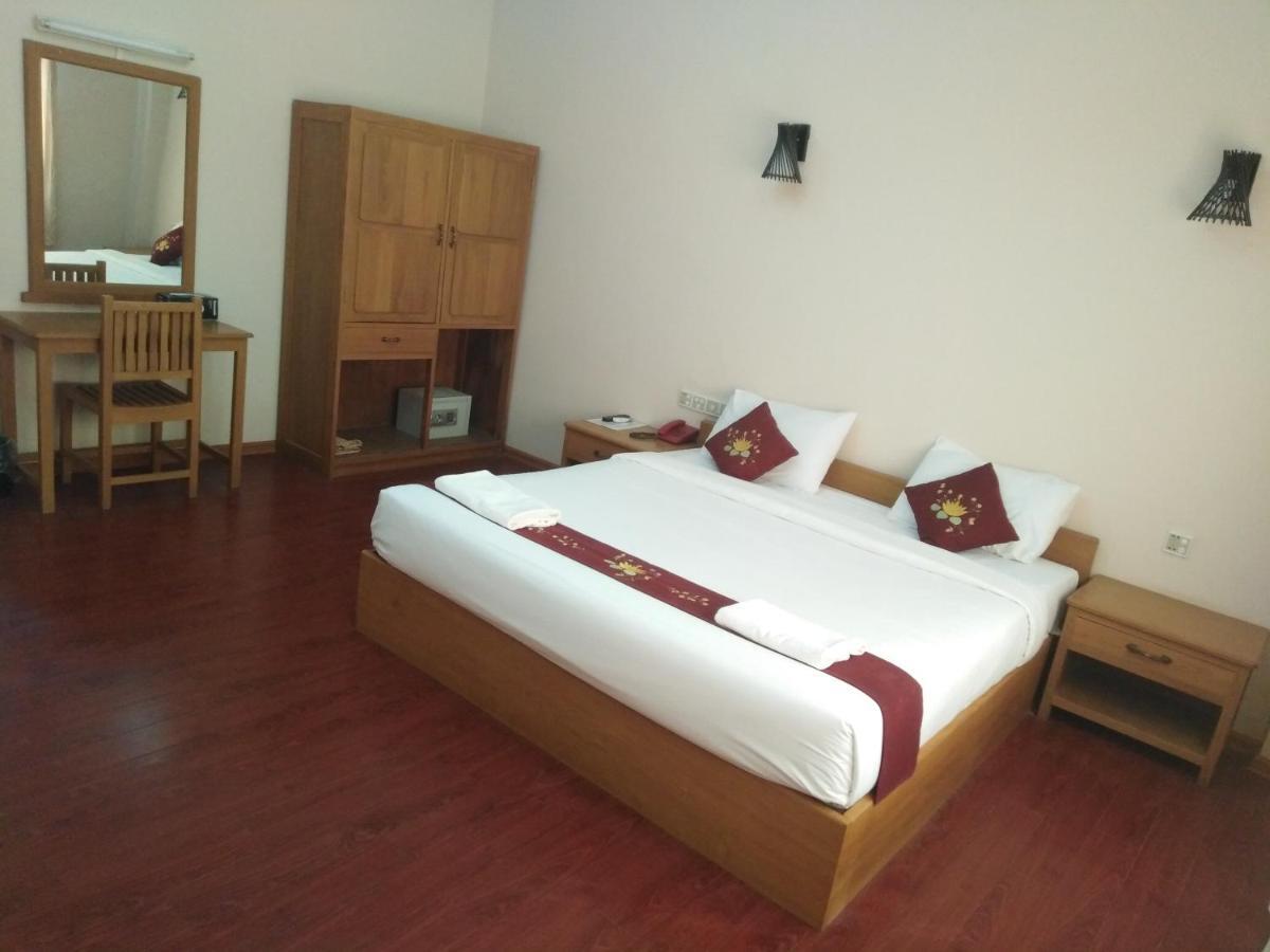 Golden Lotus Inle Hotel Nyaung Shwe Exterior foto